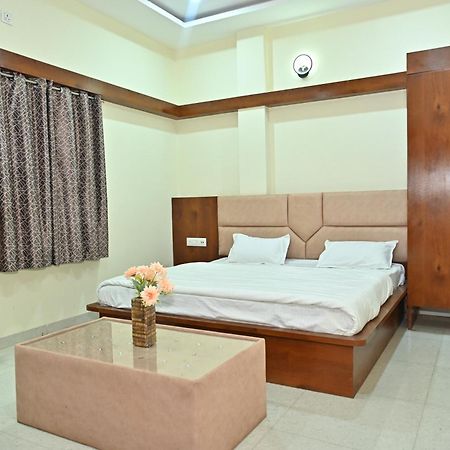Indore Palace Екстериор снимка