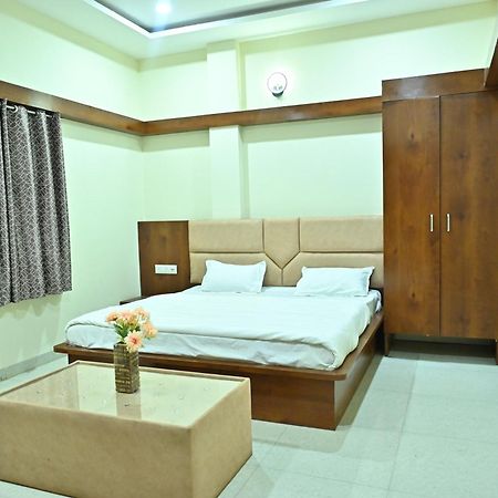 Indore Palace Екстериор снимка