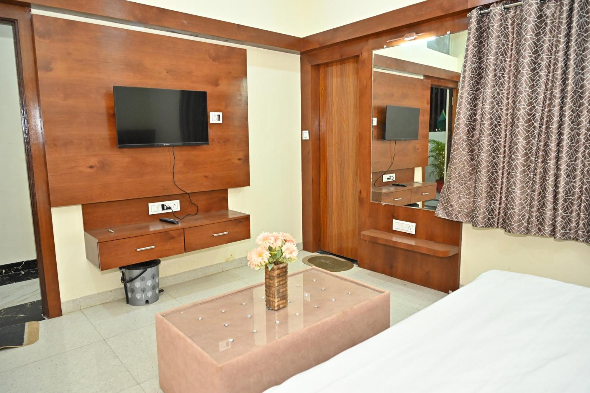 Indore Palace Екстериор снимка