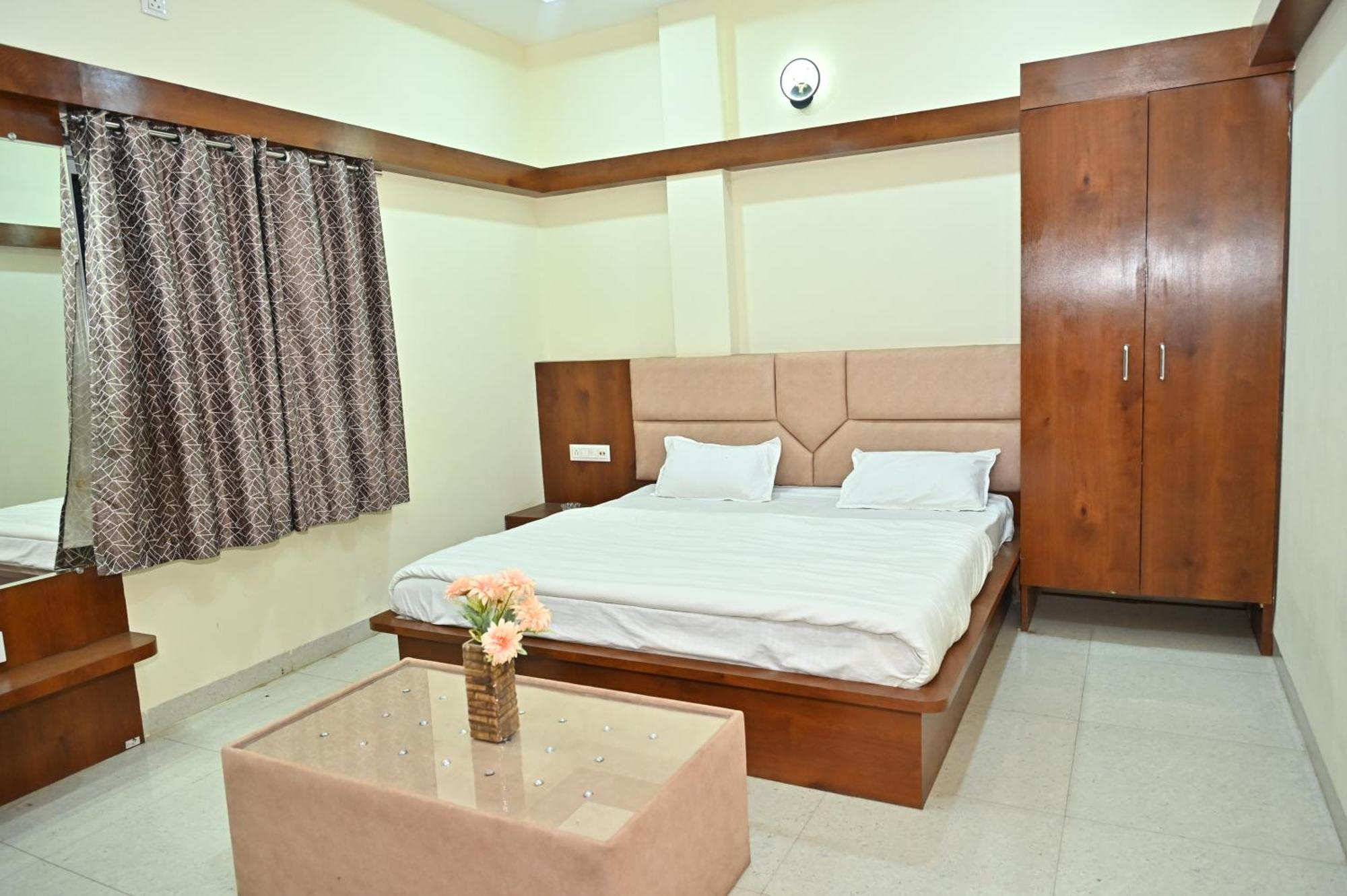 Indore Palace Екстериор снимка