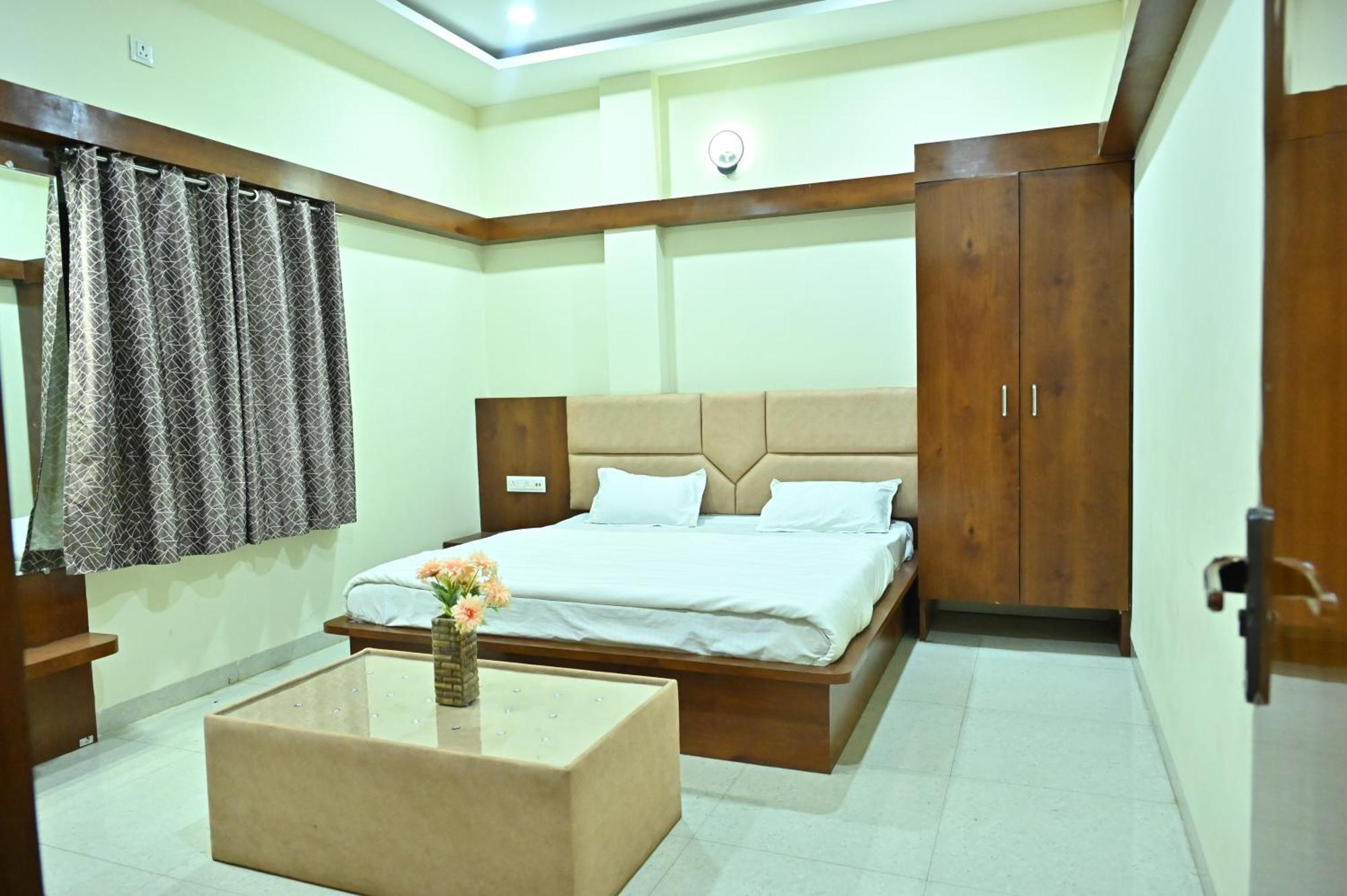 Indore Palace Екстериор снимка